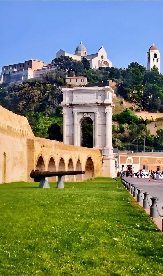 Il Balcone Sul Corso Villa Ancona Dış mekan fotoğraf
